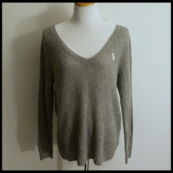 NWT Abercrombie & Fitch Gray Lightweight Sweater - Picture 1 of 4
